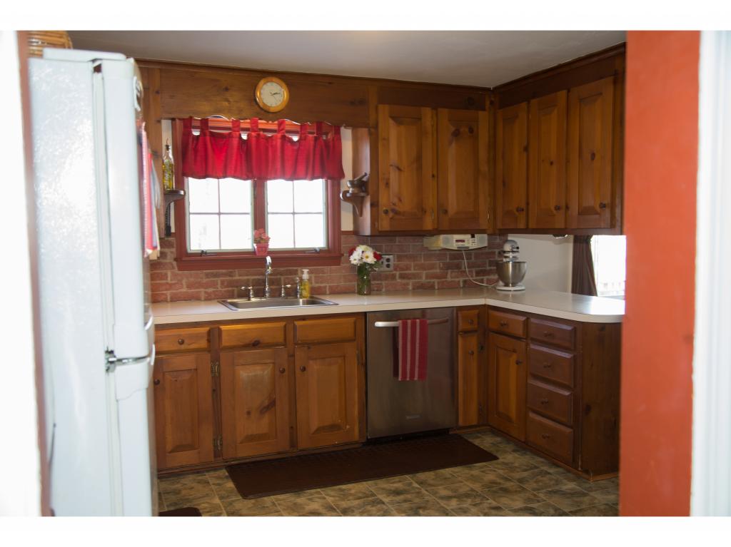 92 N Road Sandown, NH 03873 - Photo 11 of 30