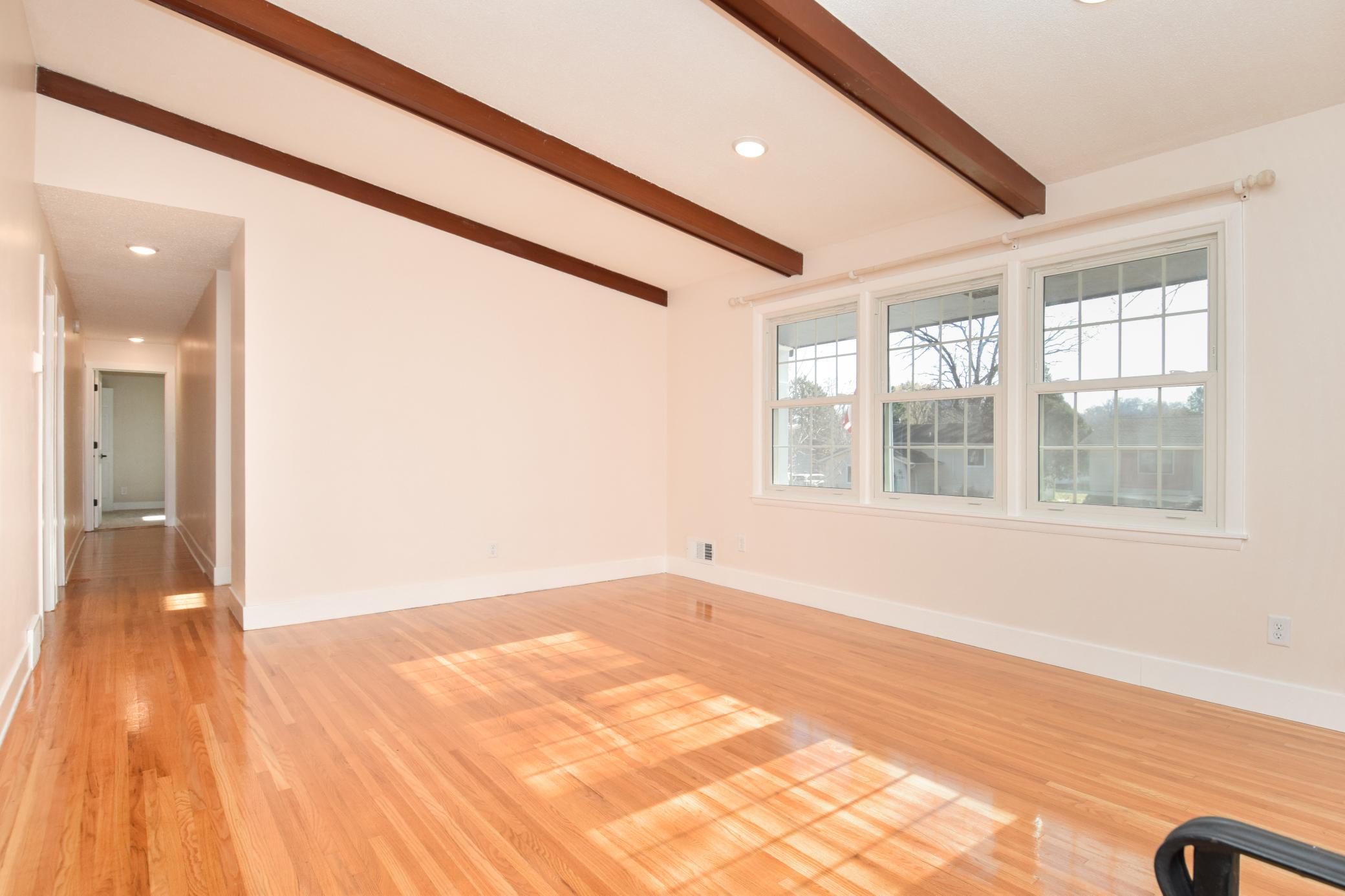 7216 33rd Avenue North Crystal, MN 55427 - Photo 4 of 37