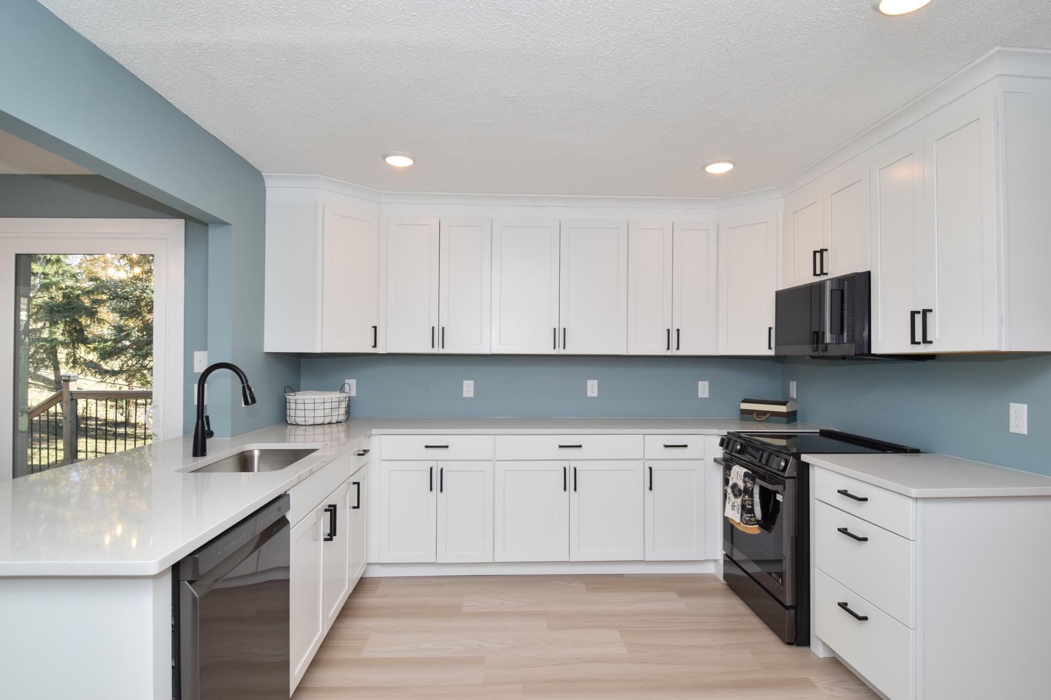 7216 33rd Avenue North Crystal, MN 55427 - Photo 6 of 37