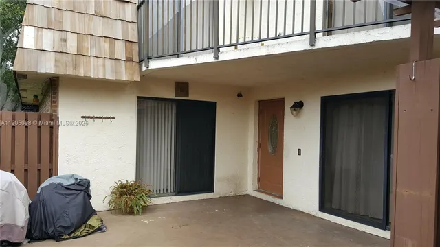 a view of an entryway of the house