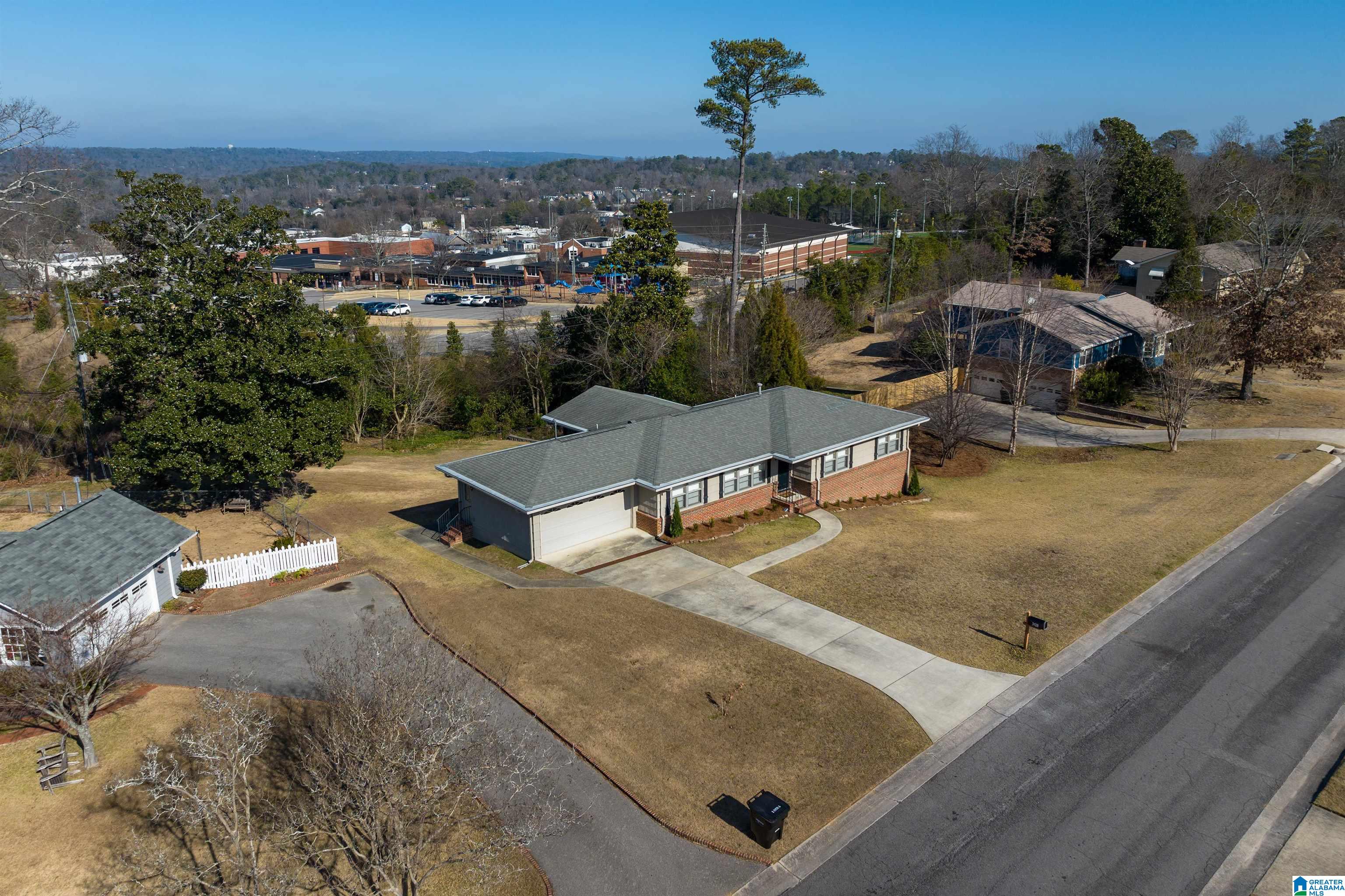 3128 Dolly Ridge Drive Birmingham, AL 35243 - Photo 4 of 40