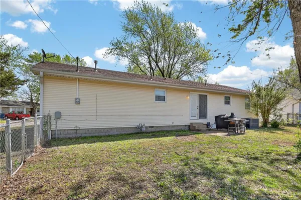 $170,000 | 521 Sunset Circle, Columbus, KS 66725