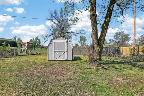 $170,000 | 521 Sunset Circle, Columbus, KS 66725