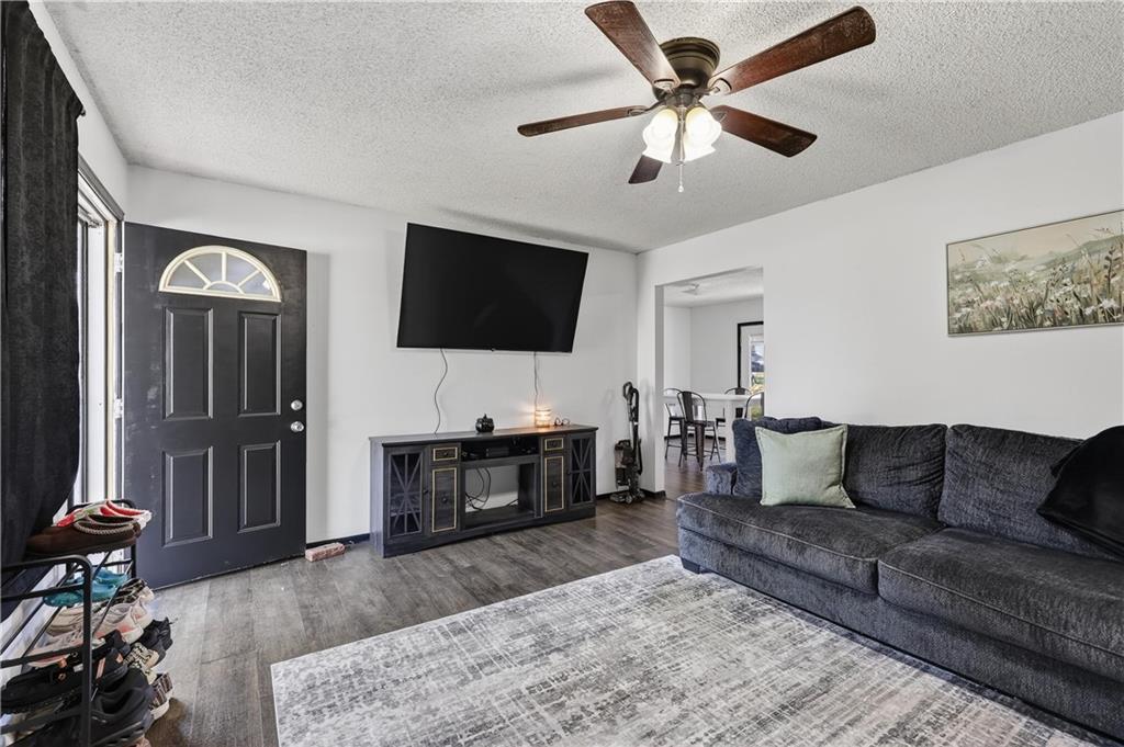 521 Sunset Circle Columbus, KS 66725 - Photo 4 of 26