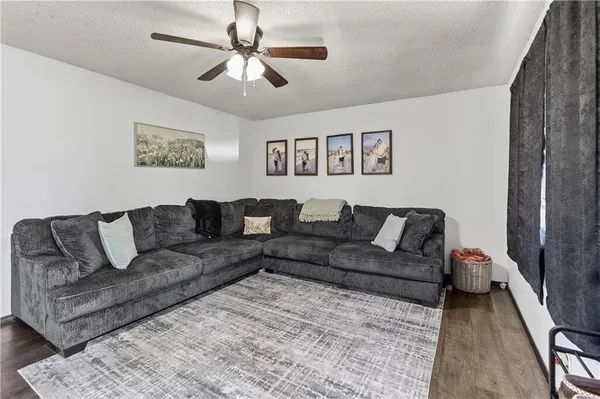 $170,000 | 521 Sunset Circle, Columbus, KS 66725