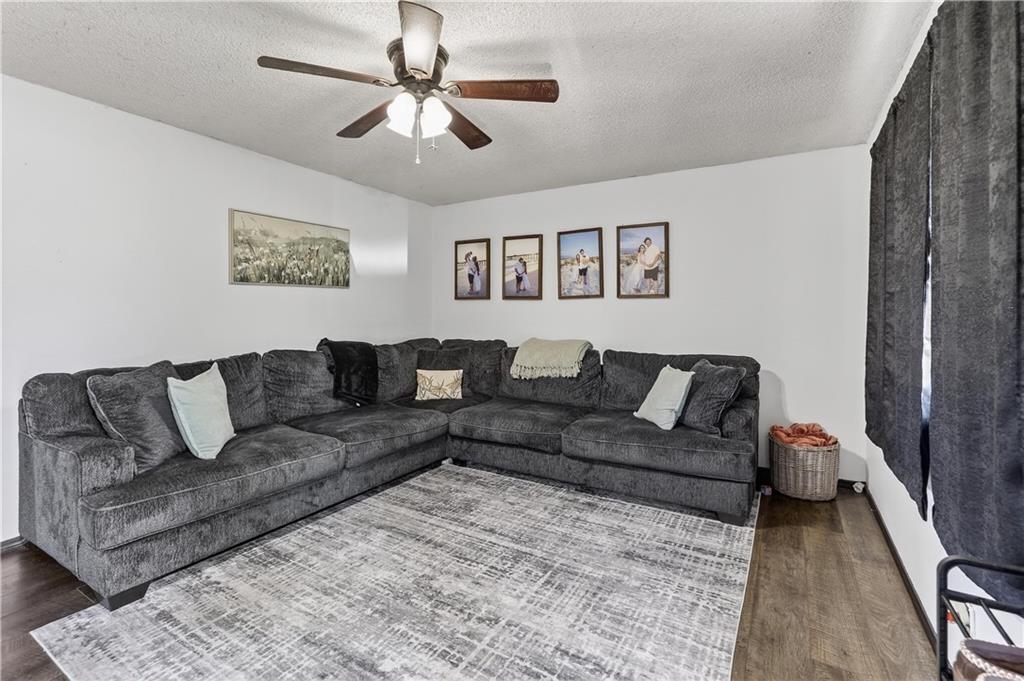 521 Sunset Circle Columbus, KS 66725 - Photo 5 of 26