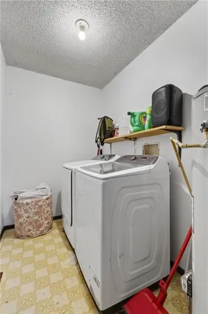 $170,000 | 521 Sunset Circle, Columbus, KS 66725