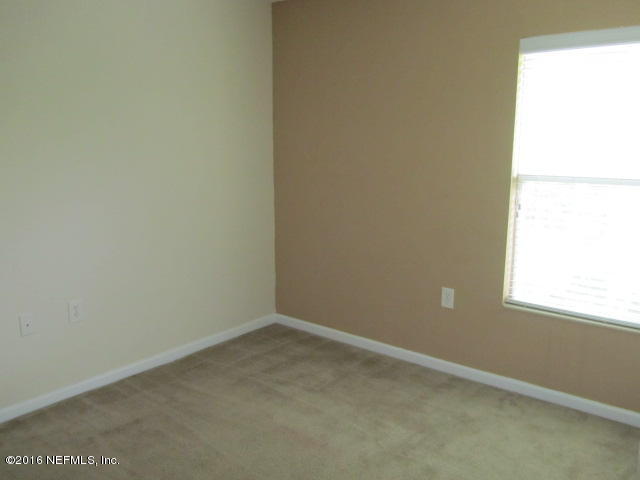 7920 Merrill Road, Unit 2016 Jacksonville, FL 32277 - Photo 12 of 17 an empty room with a window