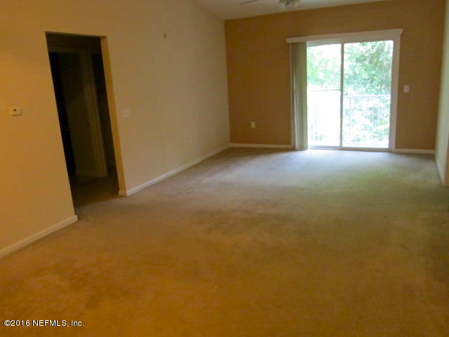 7920 Merrill Road, Unit 2016 Jacksonville, FL 32277 - Photo 4 of 17 an empty room with windows