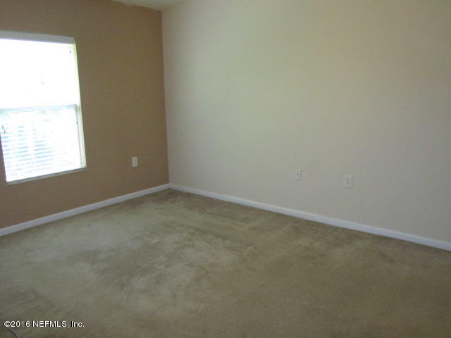 7920 Merrill Road, Unit 2016 Jacksonville, FL 32277 - Photo 6 of 17 an empty room with a window