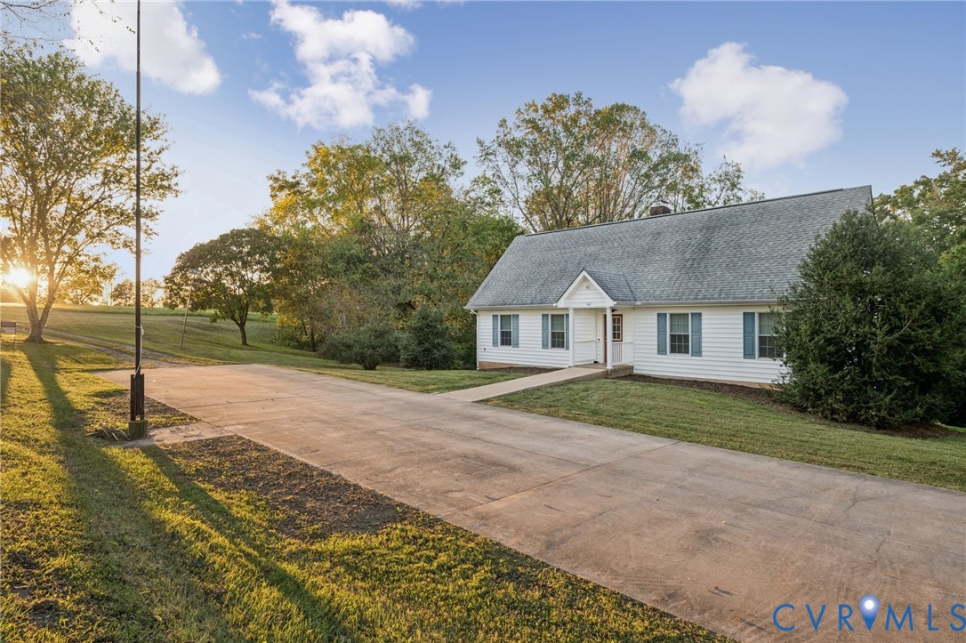 542 Ampthill Road Cartersville, VA 23027 - Photo 3 of 43