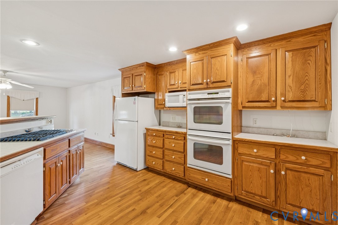542 Ampthill Road Cartersville, VA 23027 - Photo 8 of 43 Gas cooking & a double wall oven are a chefs dream