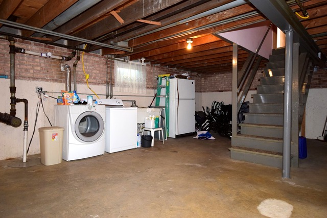7301 West Roscoe Street Chicago, IL 60634 - Photo 19 of 22 a utility room with dryer and washer