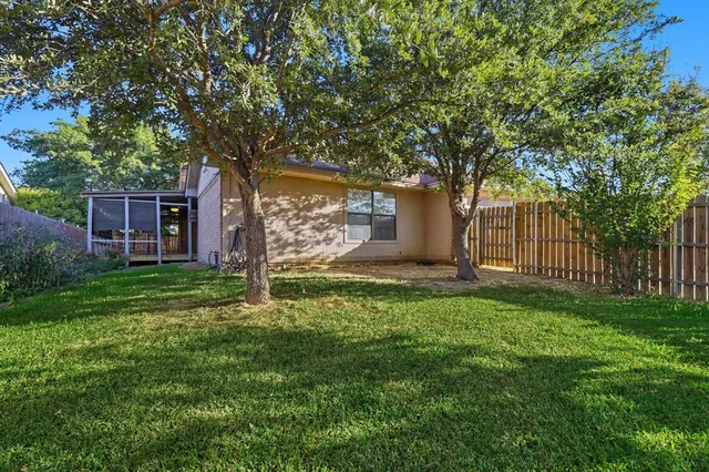 a view of a house with yard and tree s