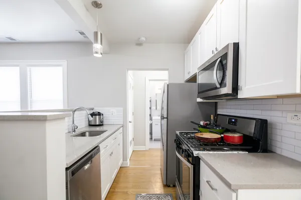 $1,980 | 3650 West Eddy Street, Unit 2, Chicago, IL 60618