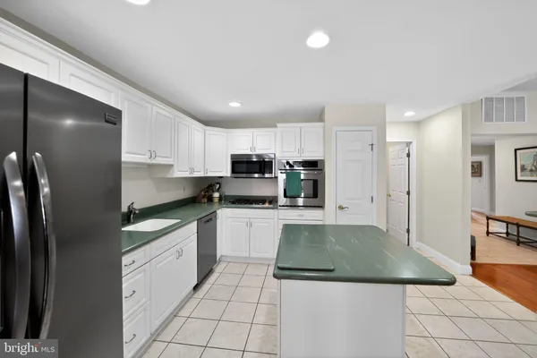 $575,000 | 4 Empress Court, Princeton, NJ 08540