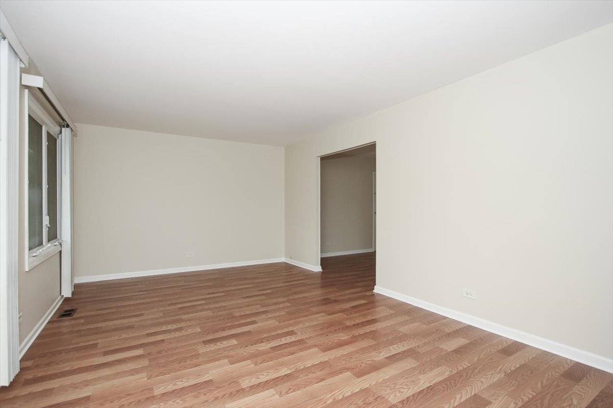 1475 Rosedale Lane Hoffman Estates, IL 60169 - Photo 2 of 25