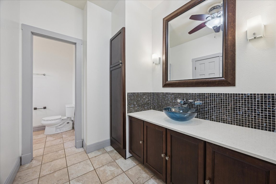 13918 Hummingbird Lane Austin, TX 78732 - Photo 15 of 32 Primary Bathroom