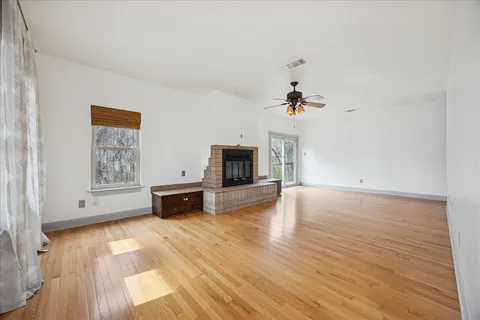 a view of a livingroom with wooden floor and floors