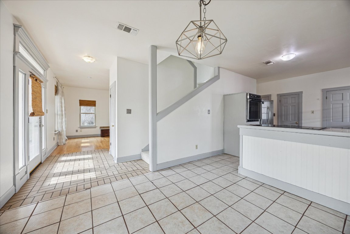 13918 Hummingbird Lane Austin, TX 78732 - Photo 10 of 32