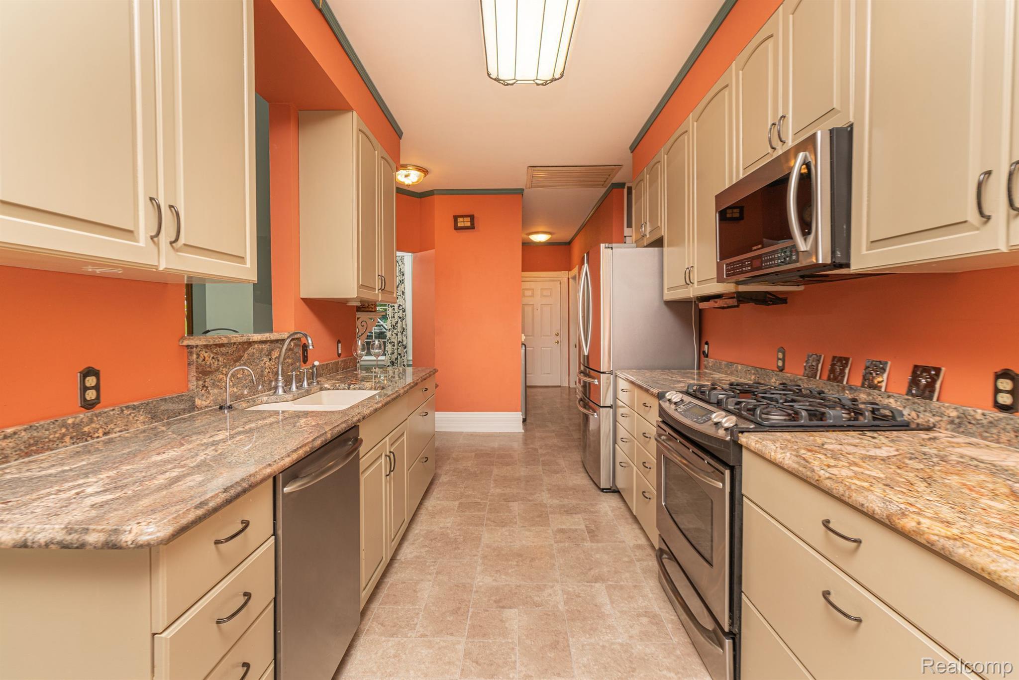10178 Spencer Road Brighton, MI 48114 - Photo 15 of 49 Gallery Image 15