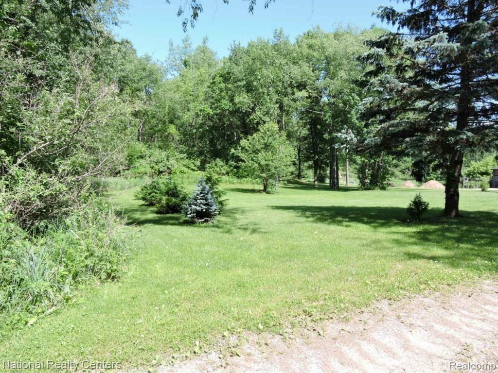 4095 Pardee Lake Road Howell, MI 48843 - Photo 41 of 57 DSCN0291.jpg