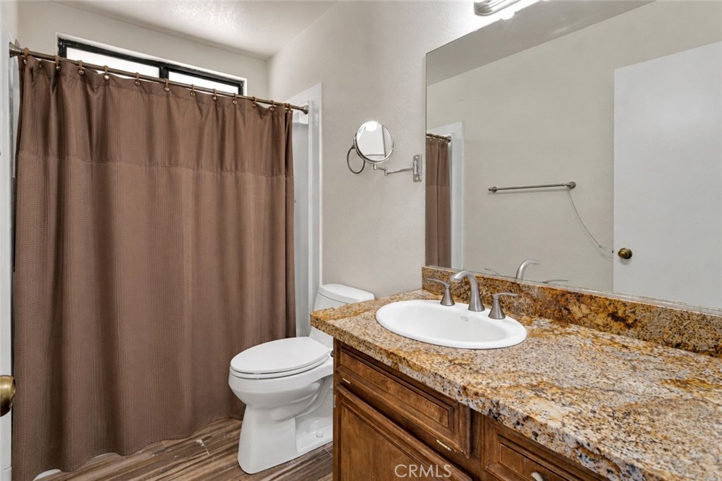 14475 Pioneer Road Apple Valley, CA 92307 - Photo 21 of 32 Primary Bathroom