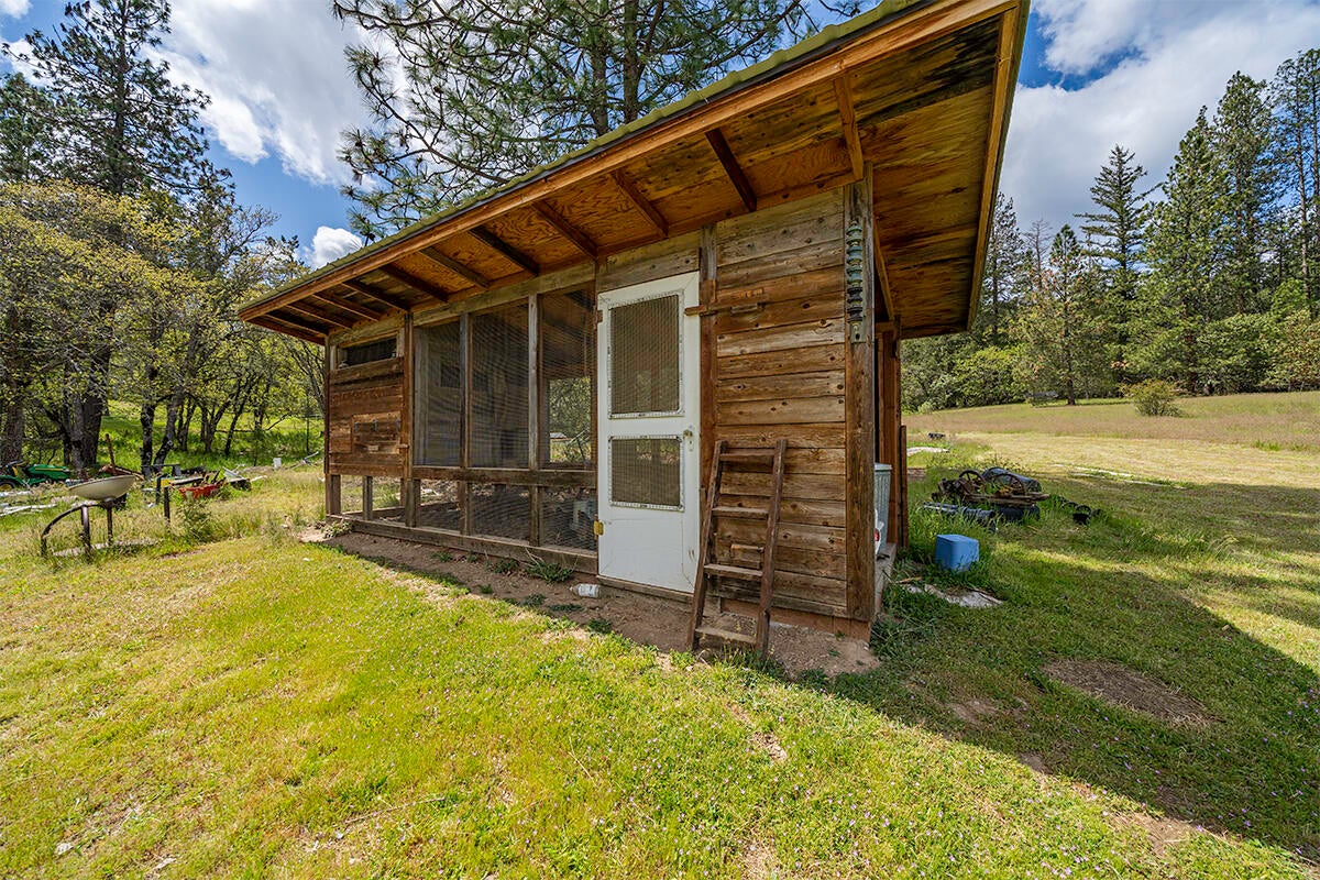 7810 Upper Applegate Road Jacksonville, OR 97530 - Photo 27 of 35 DSC09637-HDR-Edit