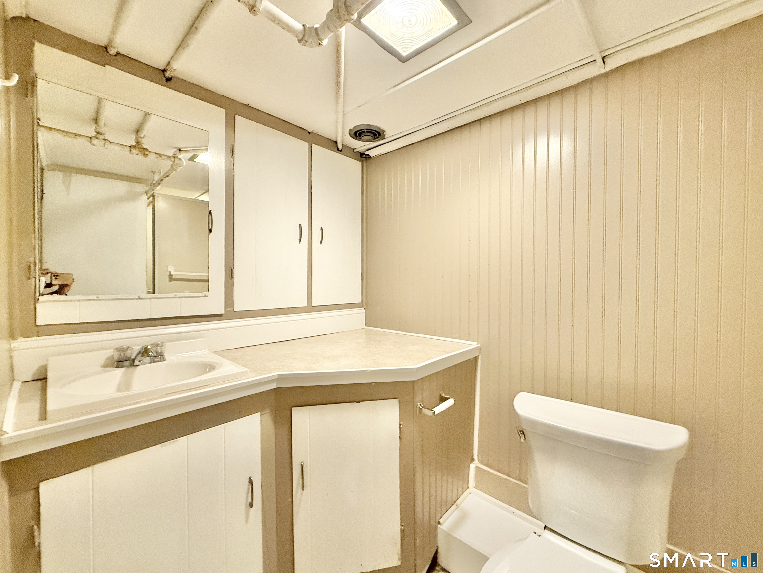 2326 Old Town Road Bridgeport, CT 06606 - Photo 28 of 33