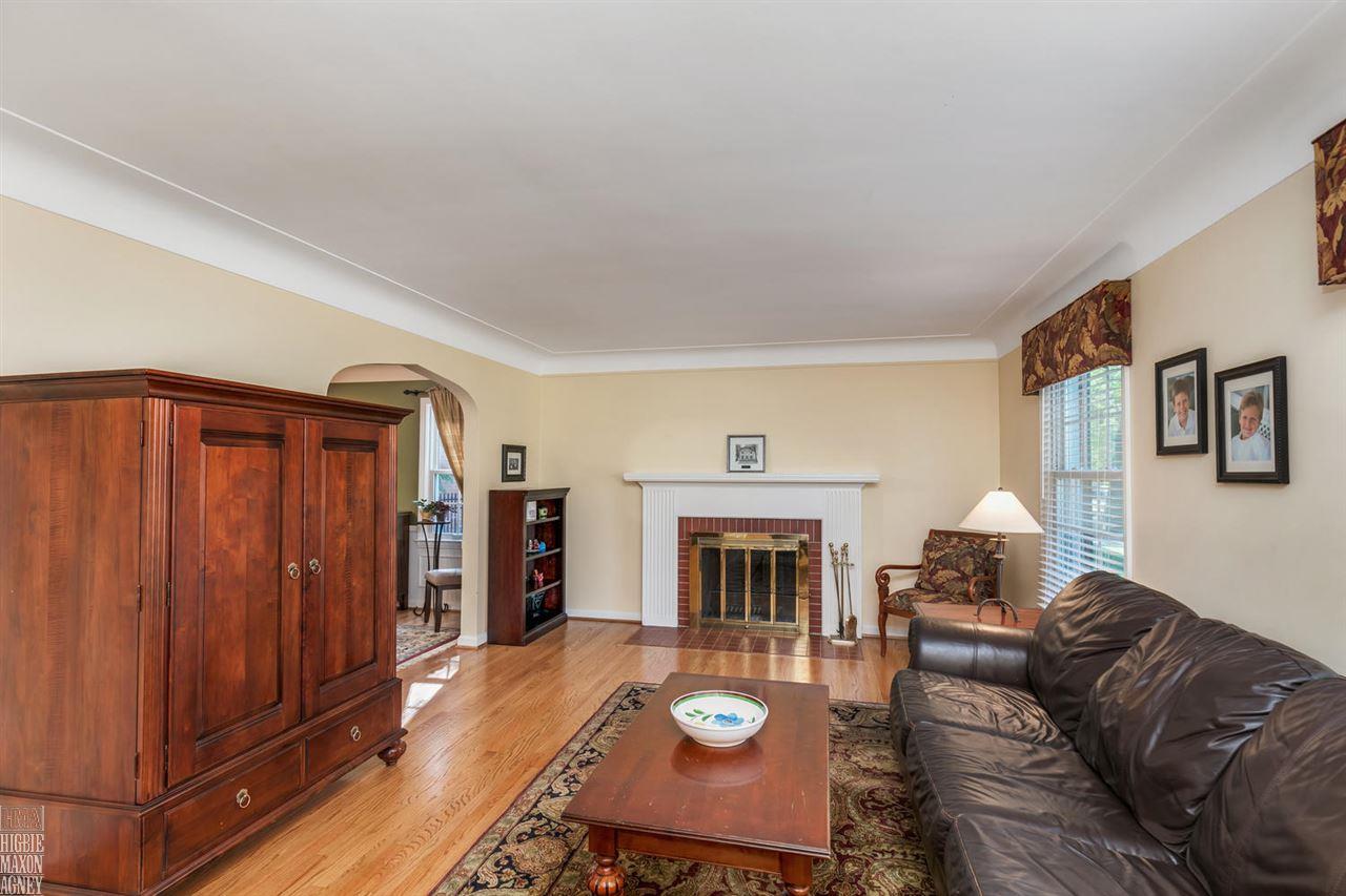 1649 Severn Road Grosse Pointe, MI 48236 - Photo 2 of 18 31328707-1.JPG