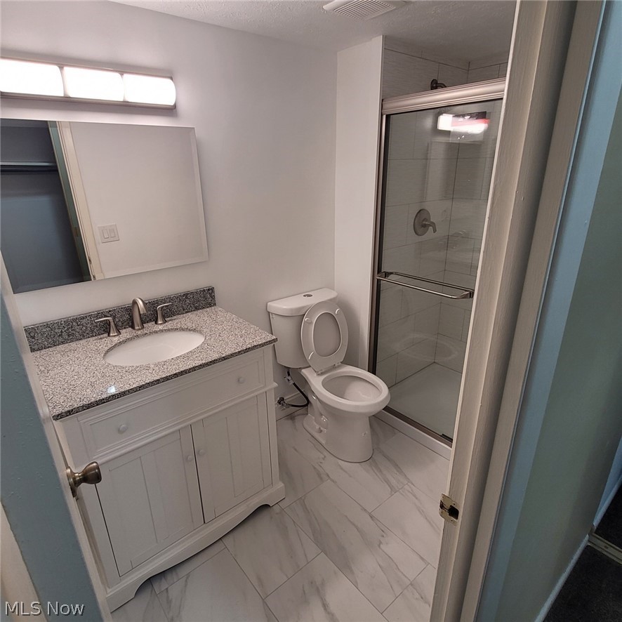 22950 Mastick Road, Unit 102 Cleveland, OH 44126 - Photo 9 of 21 first bathroom