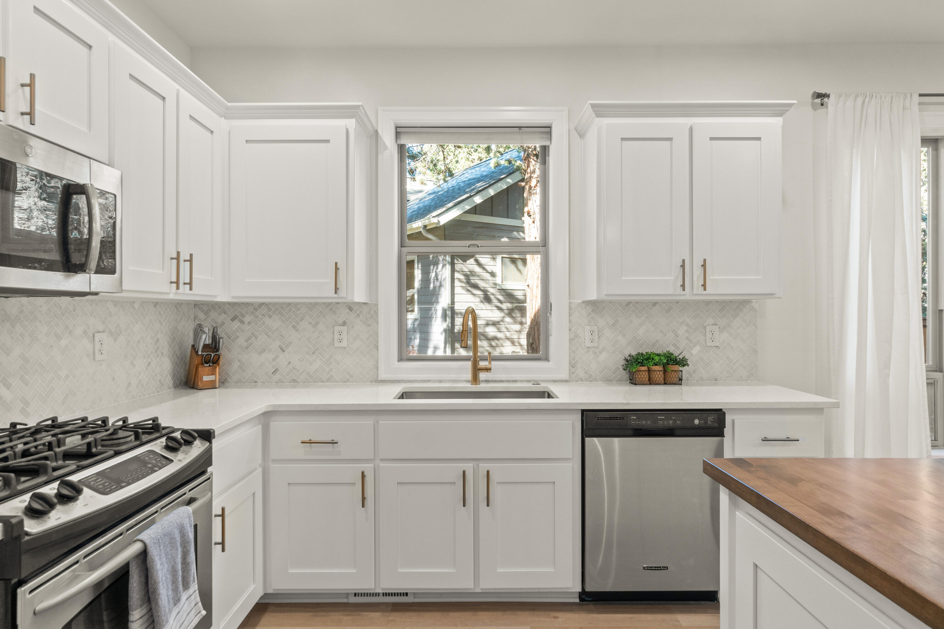 61221 Ridgewater Loop Bend, OR 97702 - Photo 13 of 54 70-print-Riley Visuals-58