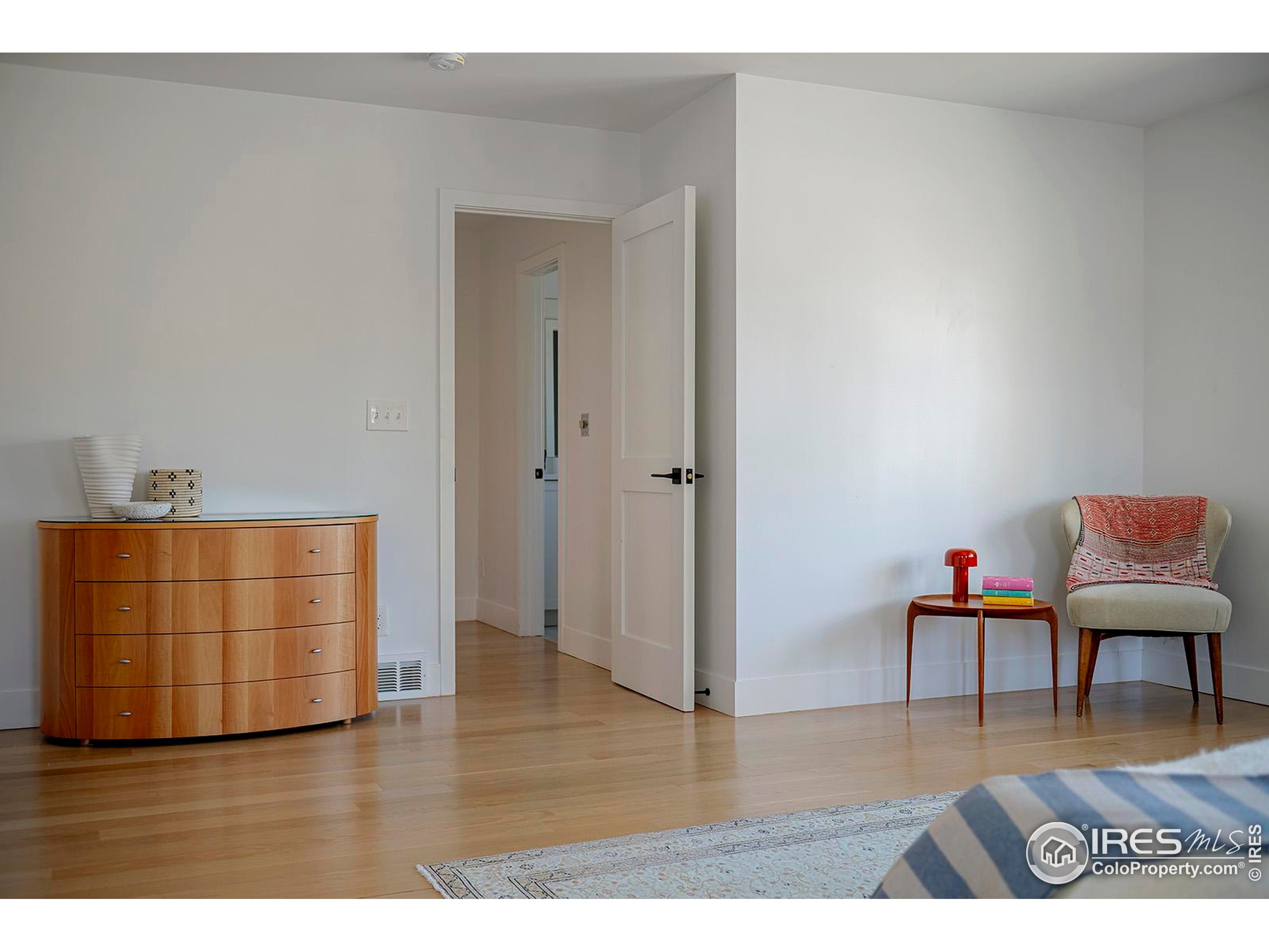 1707 Grape Avenue Boulder, CO 80304 - Photo 16 of 35 a living room with furniture and wooden floor