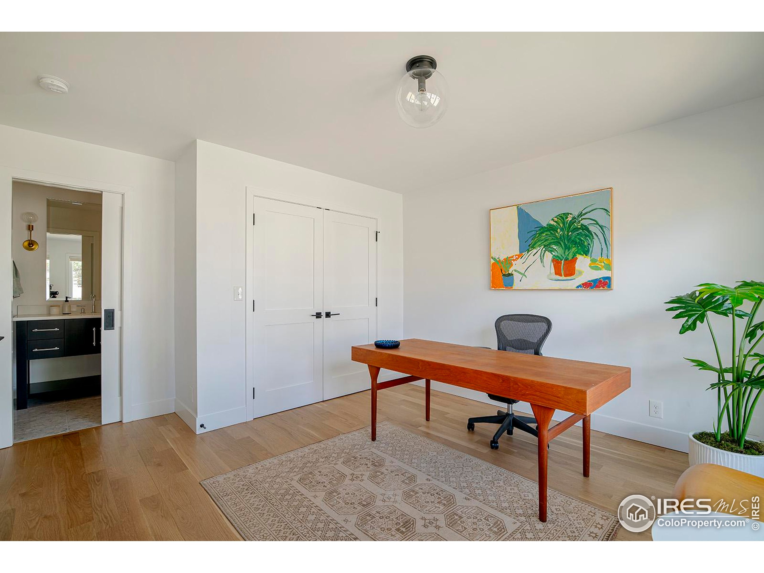 1707 Grape Avenue Boulder, CO 80304 - Photo 29 of 35 a living room with furniture and a potted plant