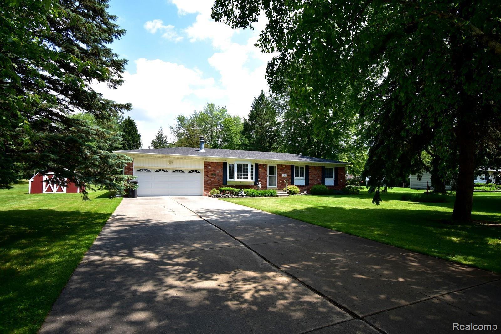 8571 Farley Road Pinckney, MI 48169 - Photo 32 of 32 29 FRONT YARD.JPG