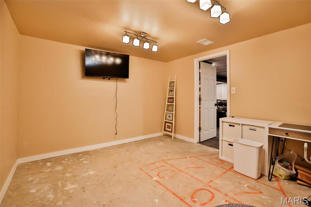 1625 Fosterburg Road Brighton, IL 62012 - Photo 52 of 83