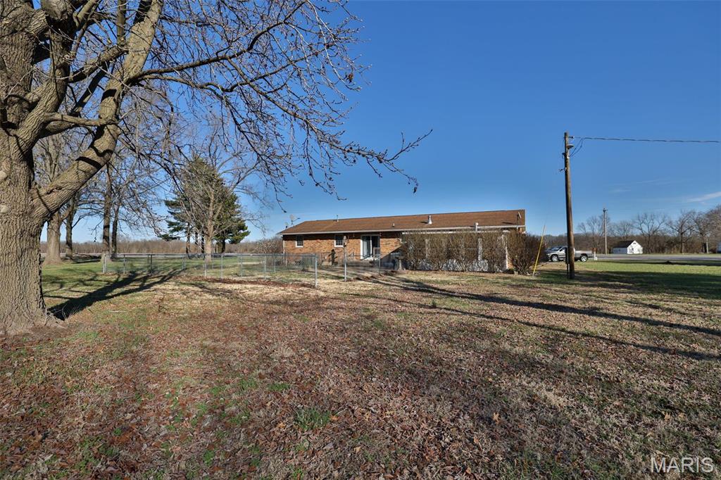 1625 Fosterburg Road Brighton, IL 62012 - Photo 65 of 83