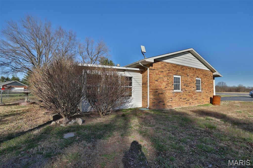 1625 Fosterburg Road Brighton, IL 62012 - Photo 72 of 83