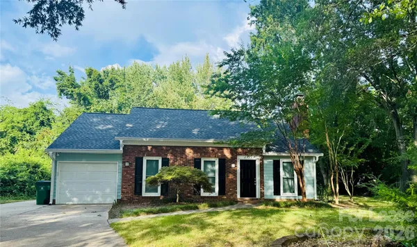 $2,400 | 2423 Emstead Court, Charlotte, NC 28210