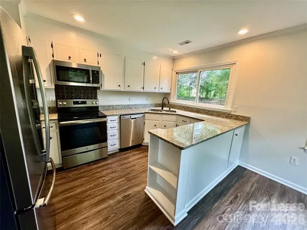 $2,400 | 2423 Emstead Court, Charlotte, NC 28210