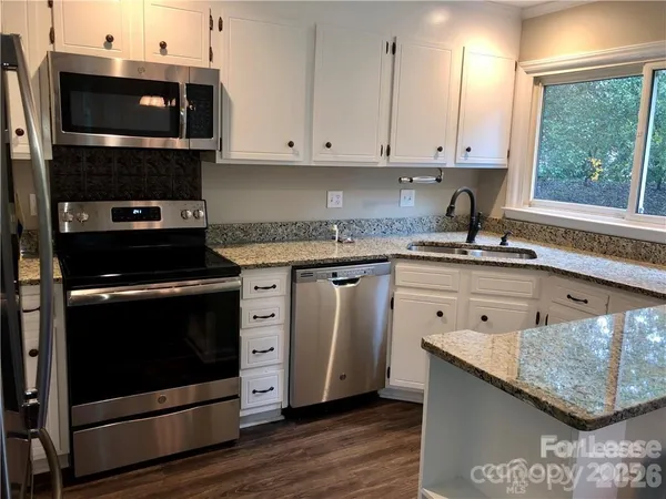 $2,400 | 2423 Emstead Court, Charlotte, NC 28210