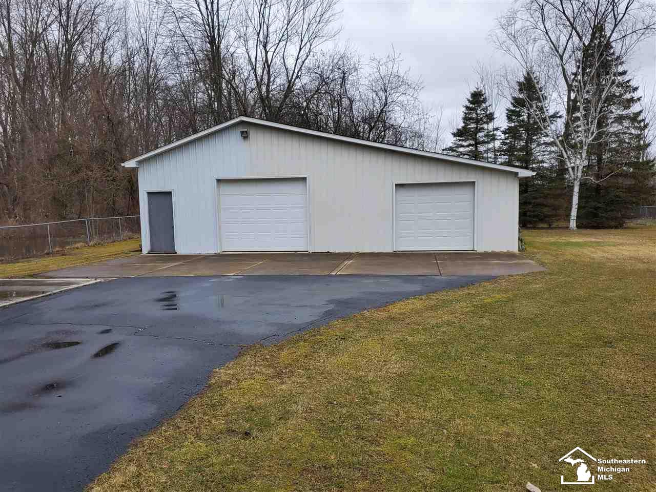 13381 Grafton Road Carleton, MI 48117 - Photo 6 of 35