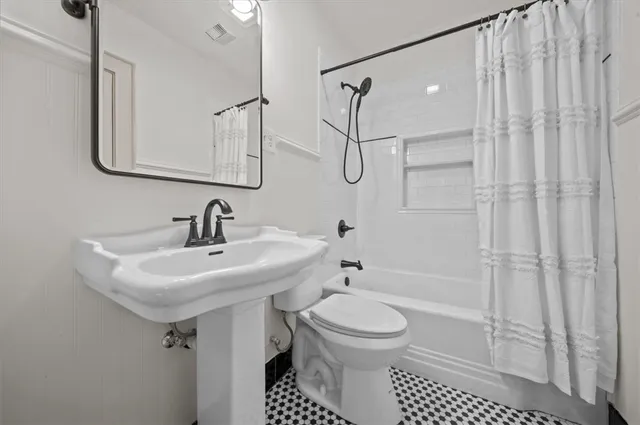 $320,000 | 205 Walhalla Street, Westminster, SC 29693