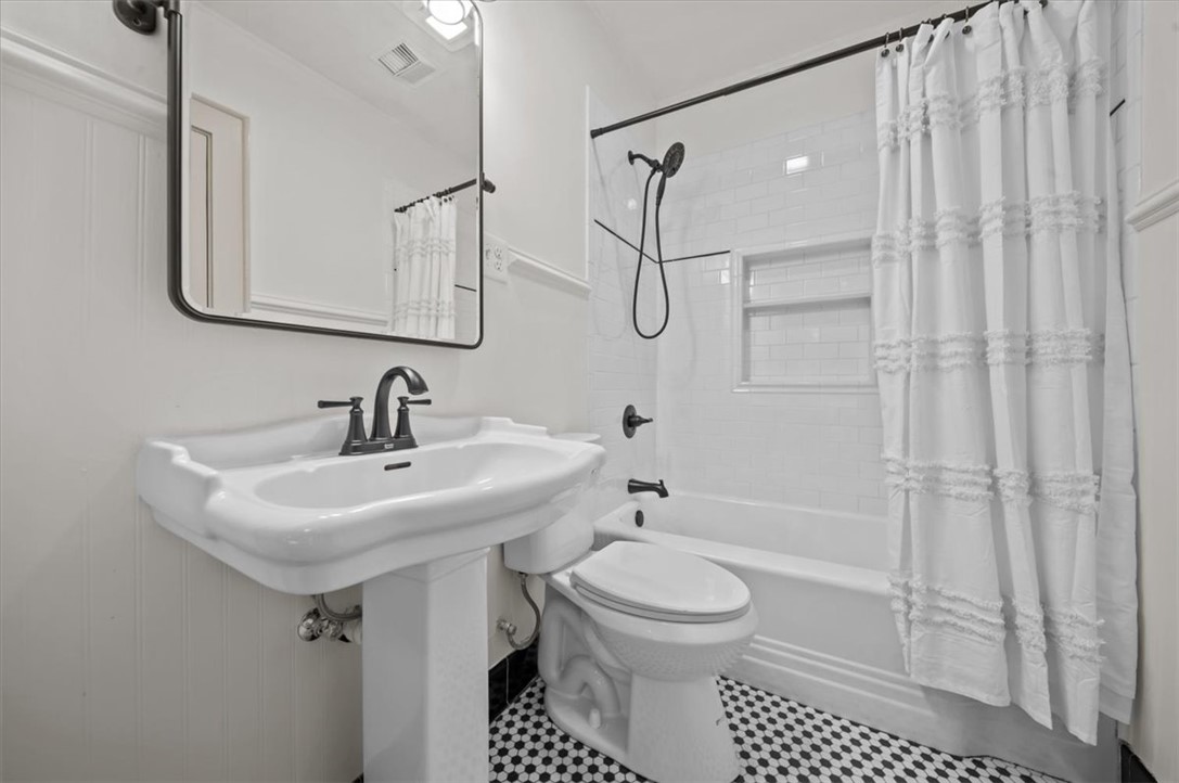 205 Walhalla Street Westminster, SC 29693 - Photo 18 of 35 Bathroom with Original Floor Tile