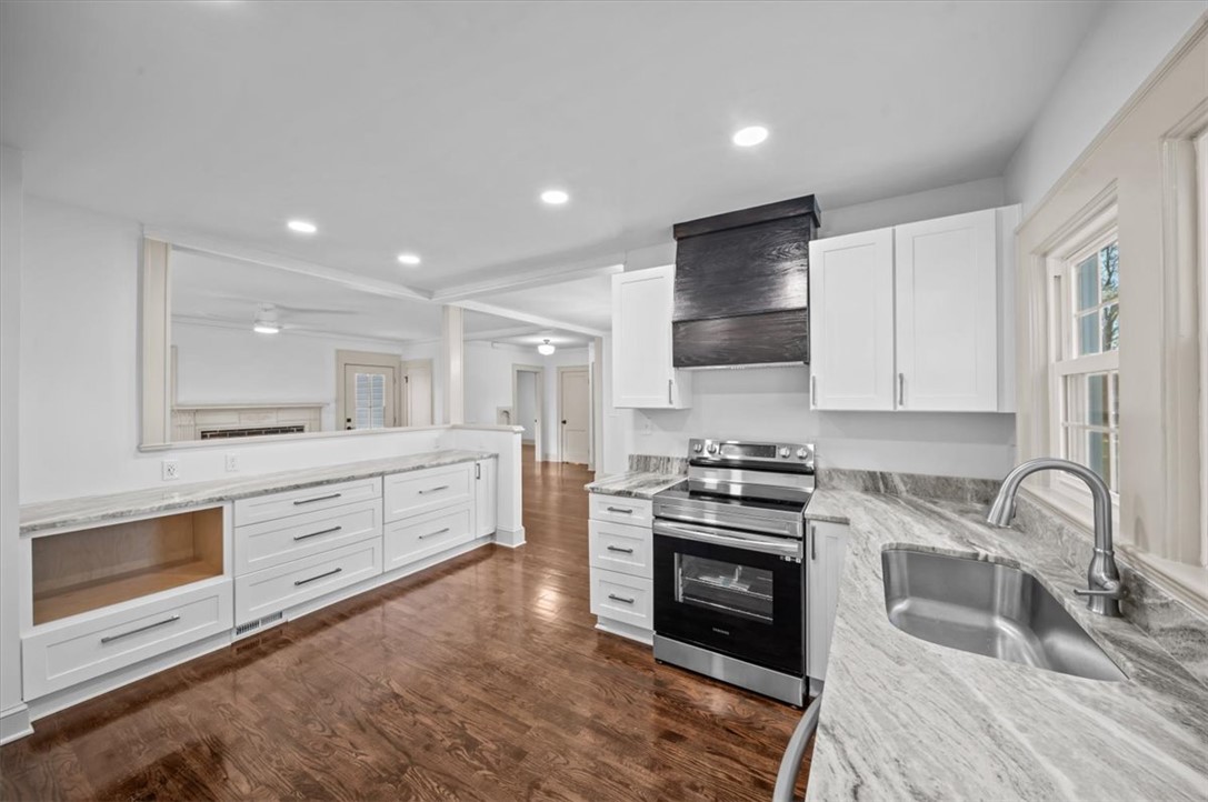 205 Walhalla Street Westminster, SC 29693 - Photo 2 of 35