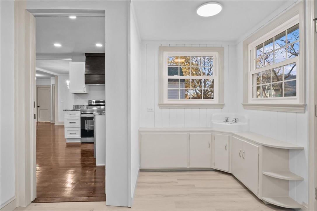 205 Walhalla Street Westminster, SC 29693 - Photo 23 of 35 Original corner sink