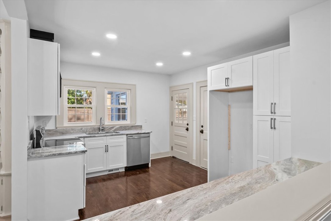 205 Walhalla Street Westminster, SC 29693 - Photo 7 of 35