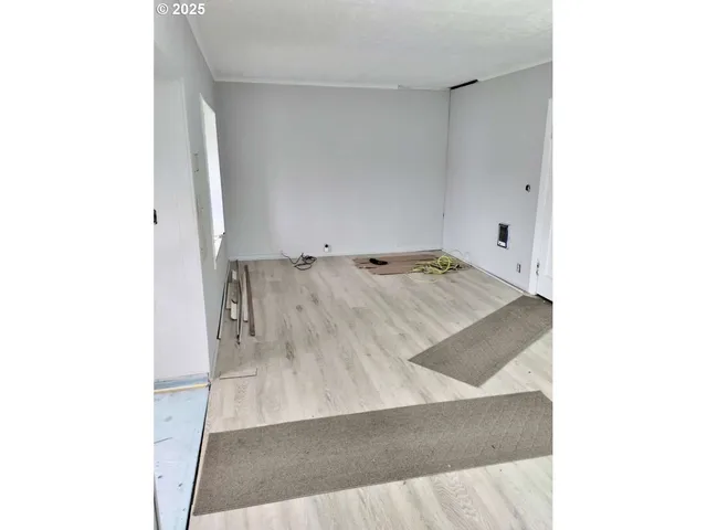 $179,900 | 518 California Street, South Bend, WA 98586