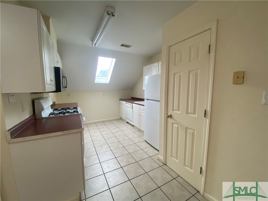1315 B Bonaventure Road, Unit B UPSTAIRS Savannah, GA 31404 - Photo 24 of 26 Kitchen