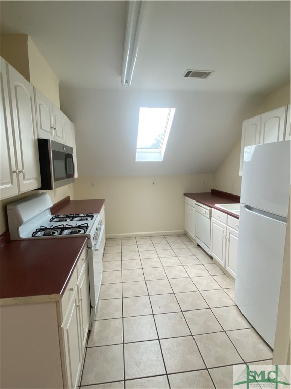 1315 B Bonaventure Road, Unit B UPSTAIRS Savannah, GA 31404 - Photo 7 of 26 Kitchen